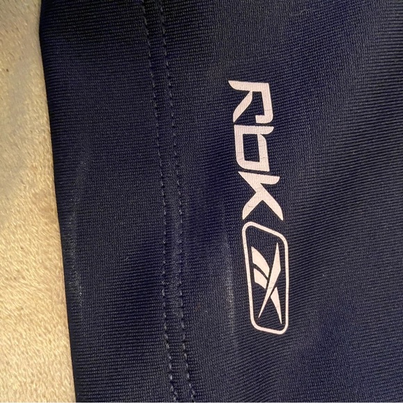 NWT $48 REEBOK "CUT & SEWN SUPPORT TANK" WOMENS TANK TOP W/BRA NAVY MEDIUM - Picture 5 of 6